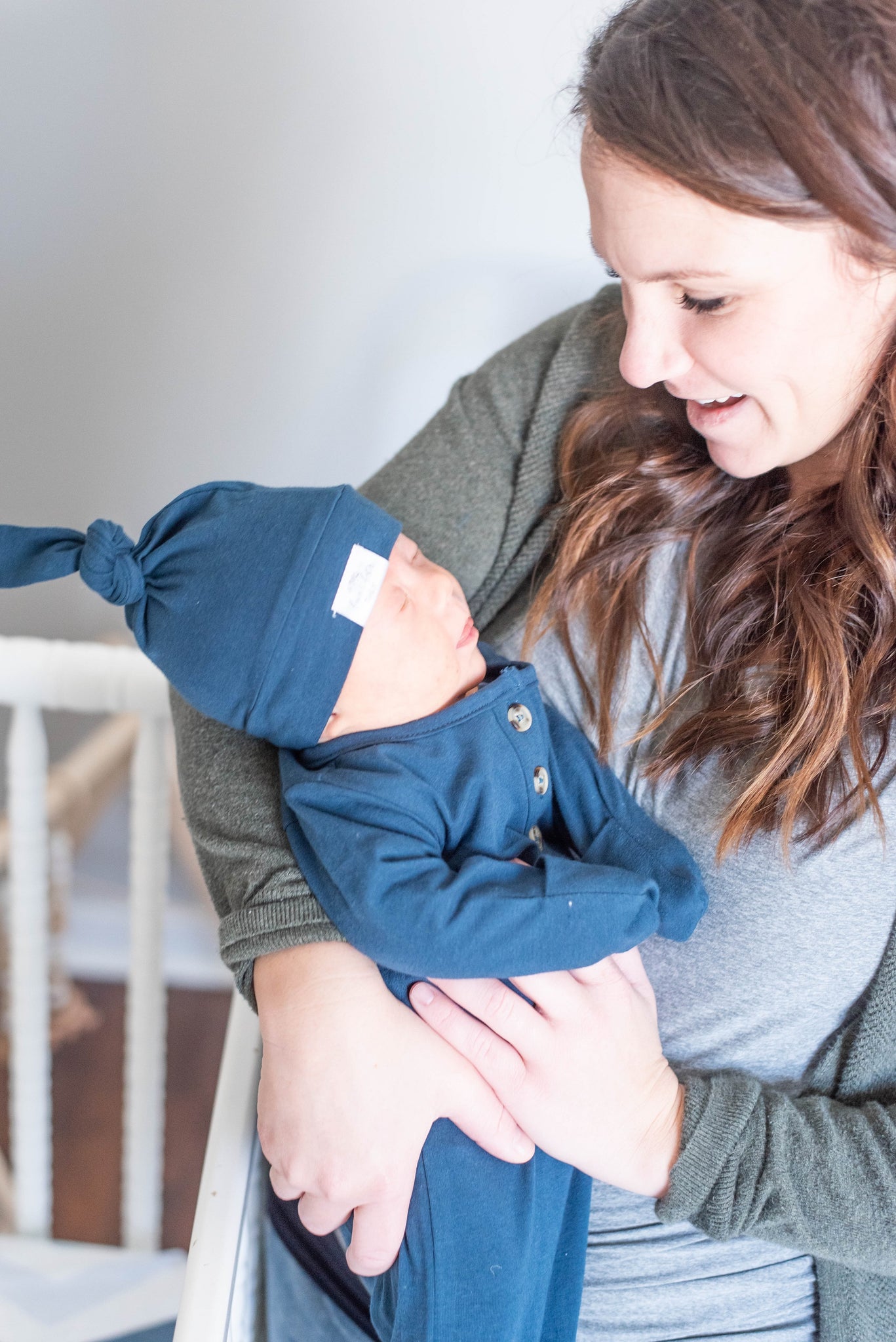 Tåget lukke Forfærde Baby Organic Knotted Gown + Top Knot Hat - Navy – Fawn & Foster